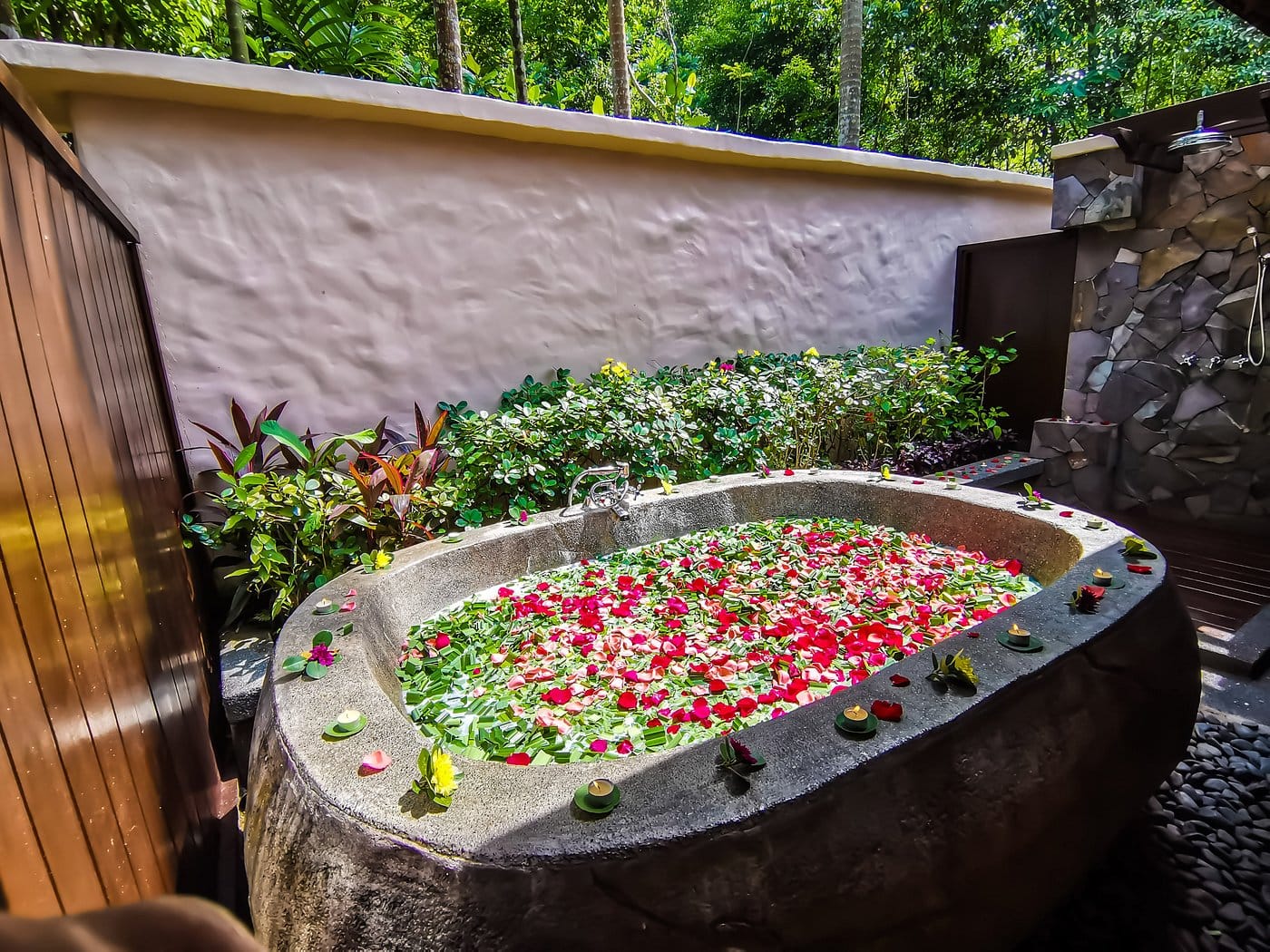 the banjaran hotsprings retreat spa treatment room for