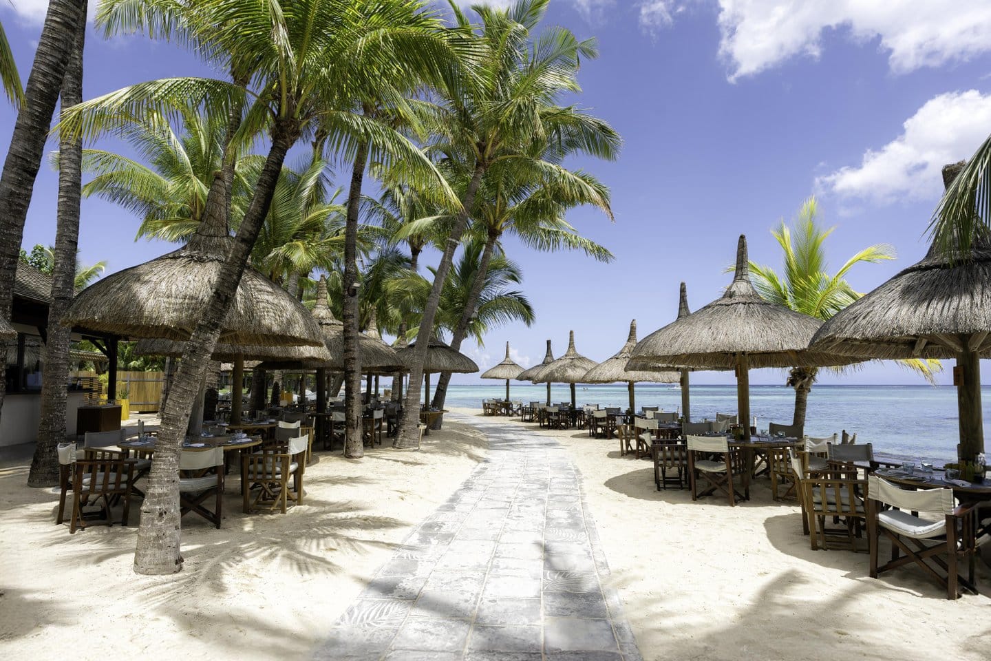 dinarobin beachcomber restauracja na plaży 1