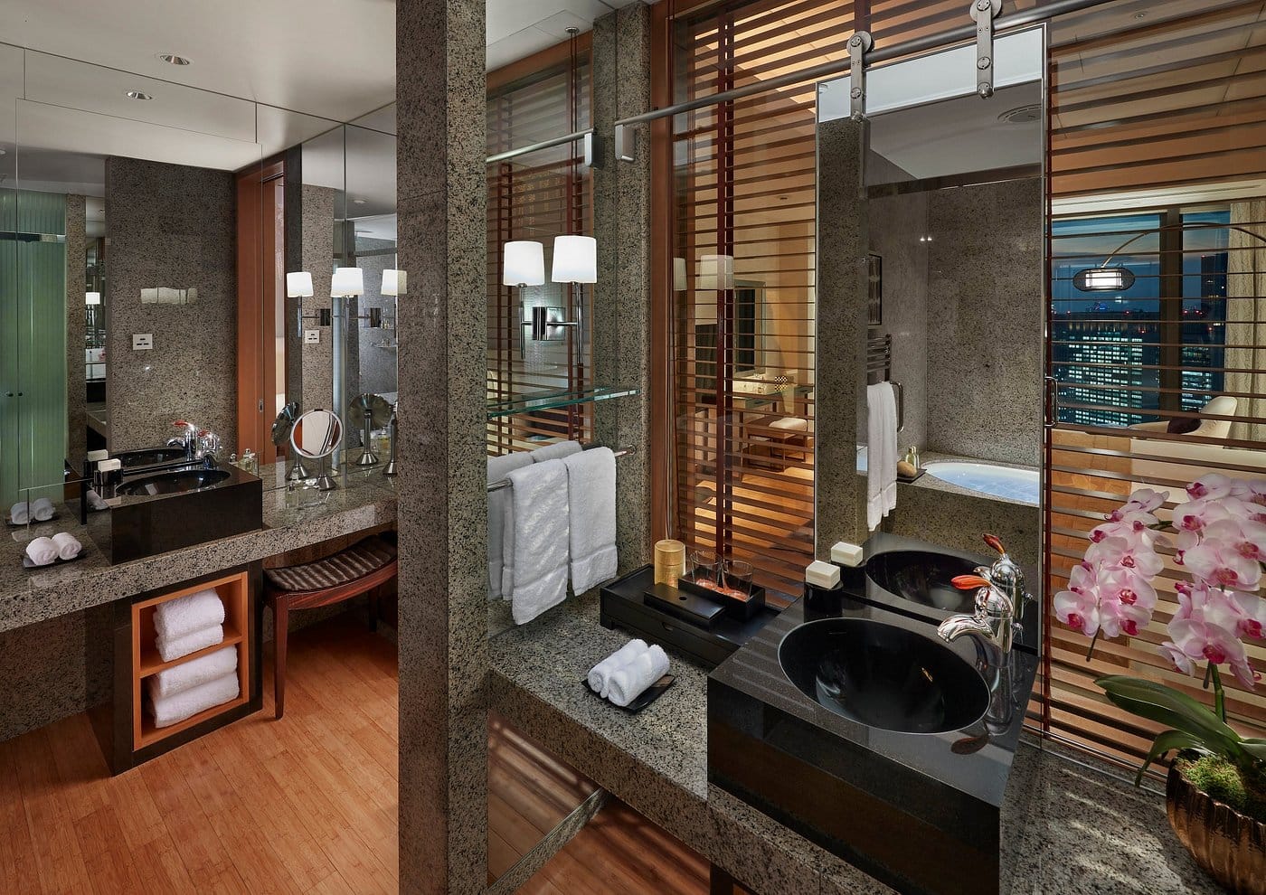mandarin oriental tokyo suite bath room