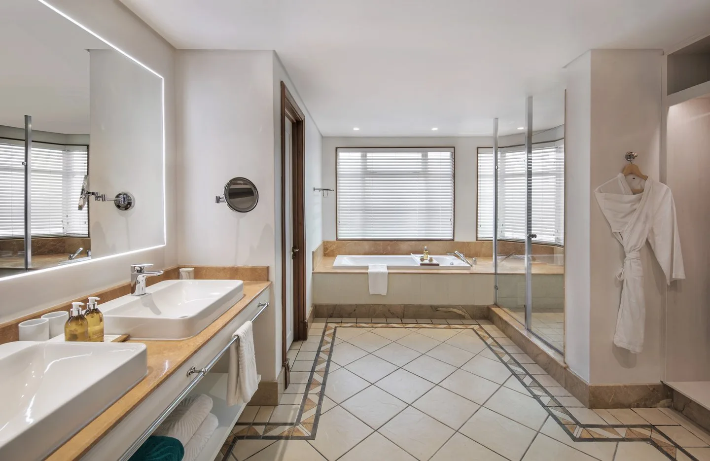 Paradis Beachcomber Golf Bathroom