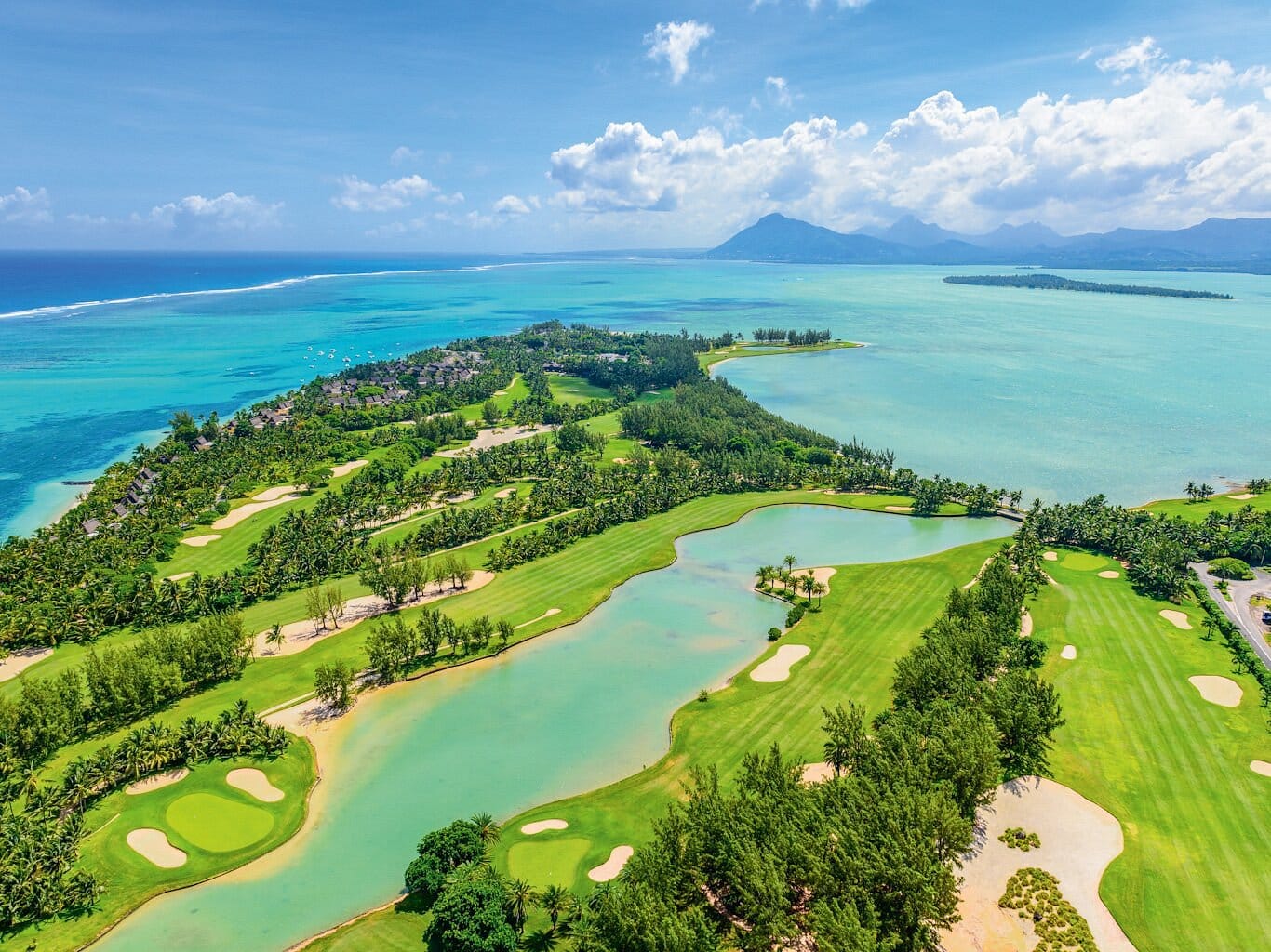 paradis beachcomber golf pole