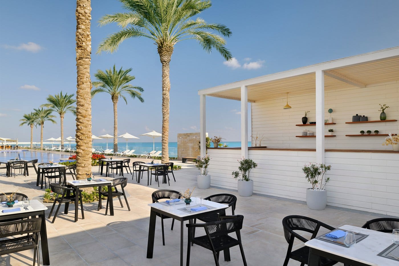 address beach resort marassi bar na zewnątrz