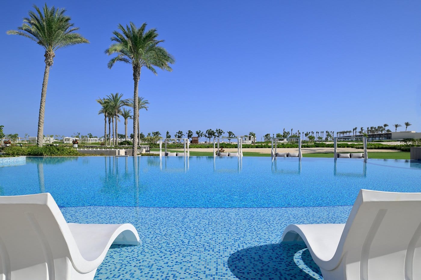 address beach resort marassi basen