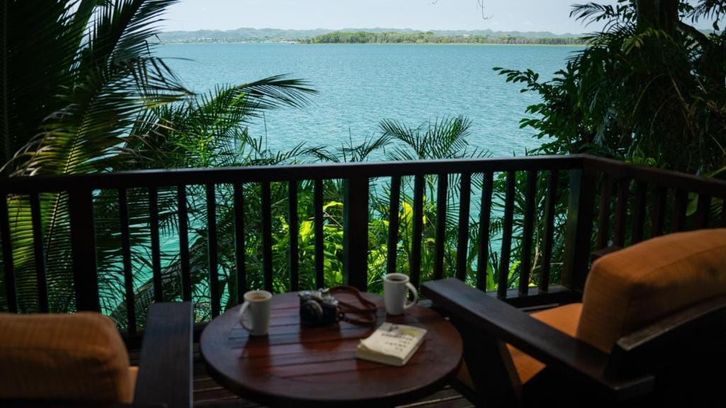 bolontiku boutique hotel taras z widokiem na jezioro