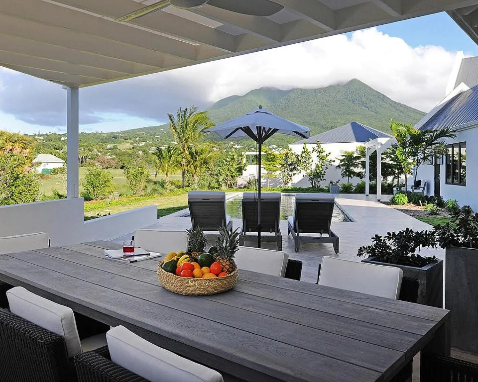 four seasons resort nevis taras wypoczynek