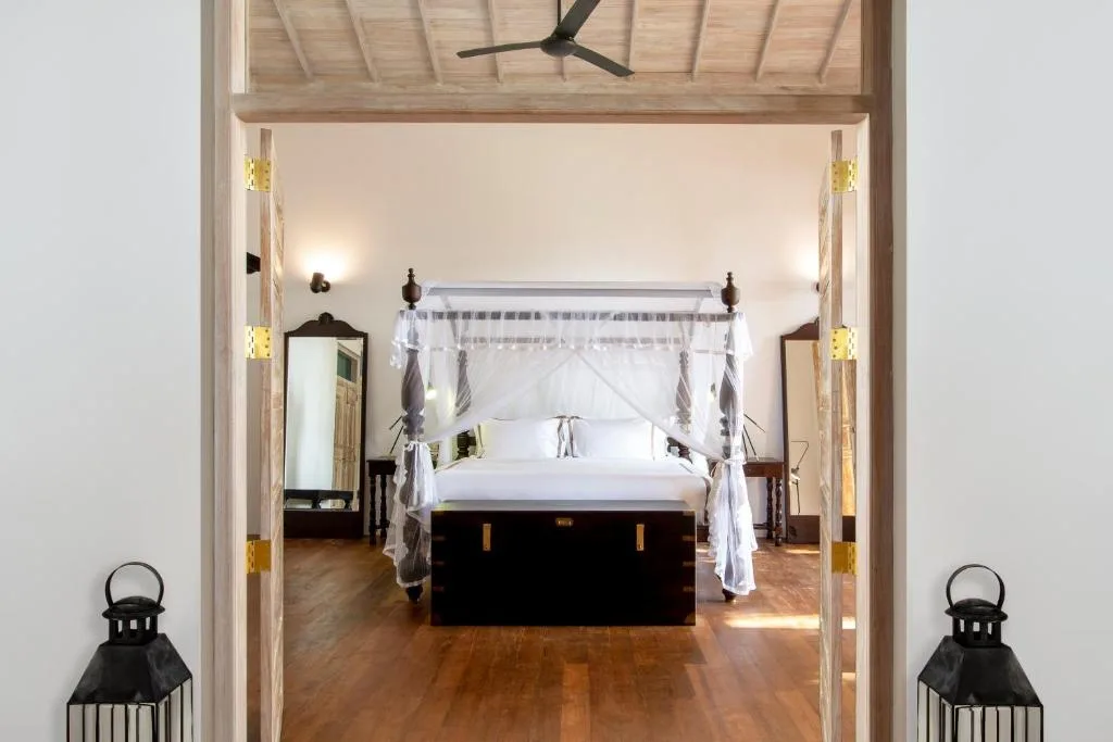 haritha villas & spa sypialnia z baldachimem