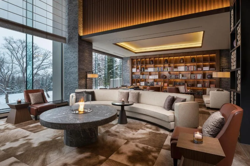 Зона відпочинку Higashiyama Niseko Village та Ritz Carlton Reserve