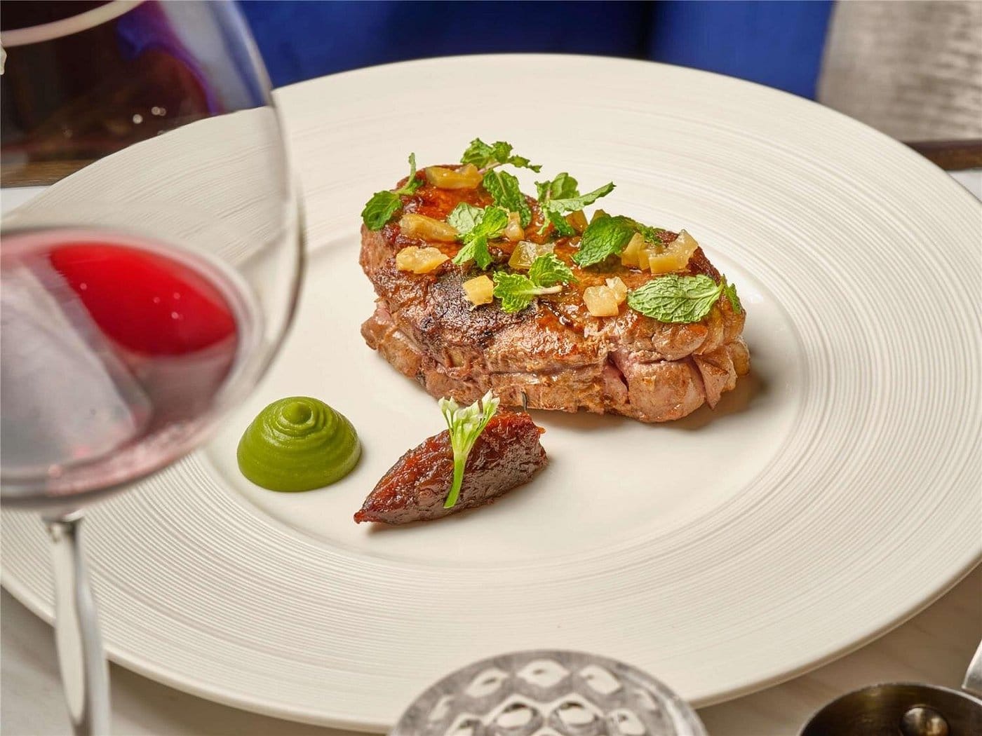 hôtel des arts saigon mgallery collection ho chi minh city posiłki