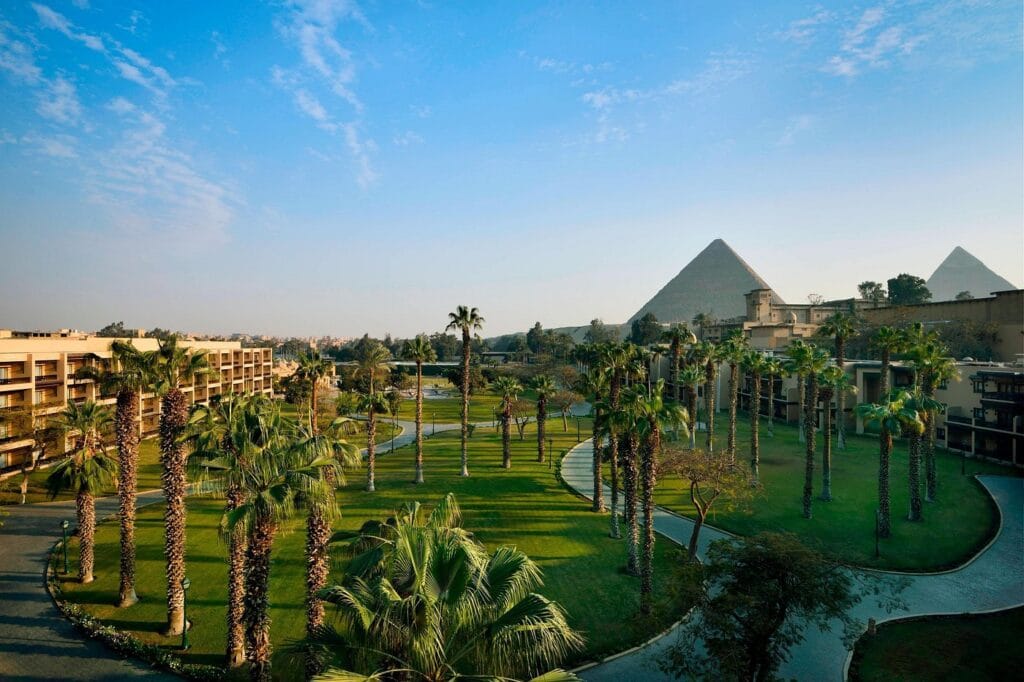 marriott mena house cairo hotel grounds