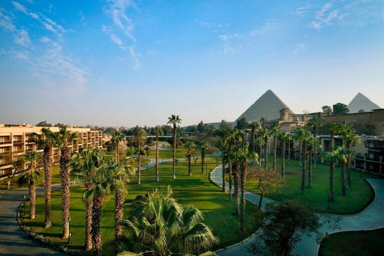 marriott mena house cairo hotel grounds