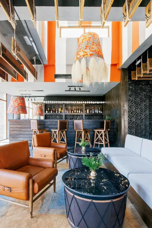 shinta mani mustang hol