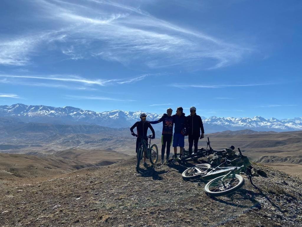 shinta mani mustang wycieczki rowerowe