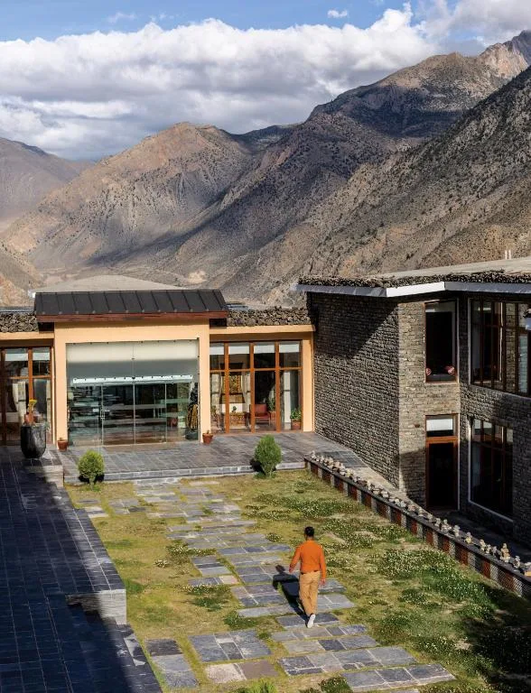 shinta mani mustang obiekt od wejscia