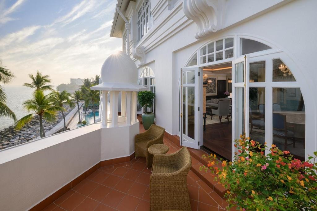 eastern & oriental hotel taras