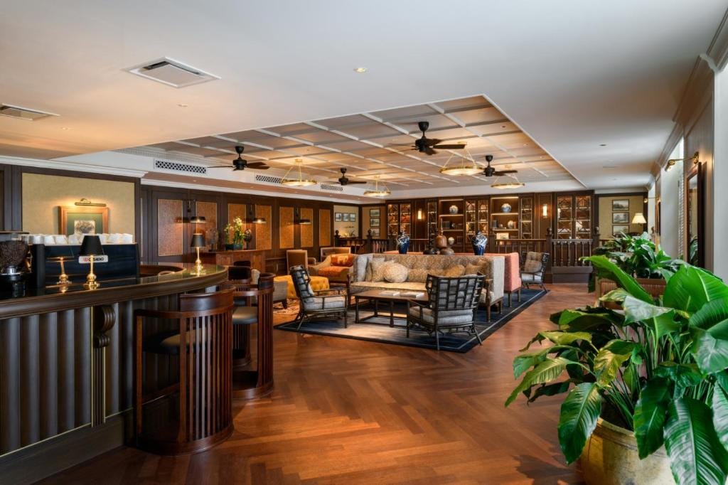 eastern & oriental hotel bar