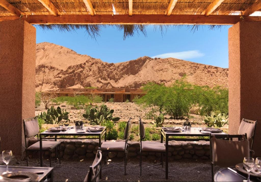 nayara alto atacama restauracja z widokiem na pustynię