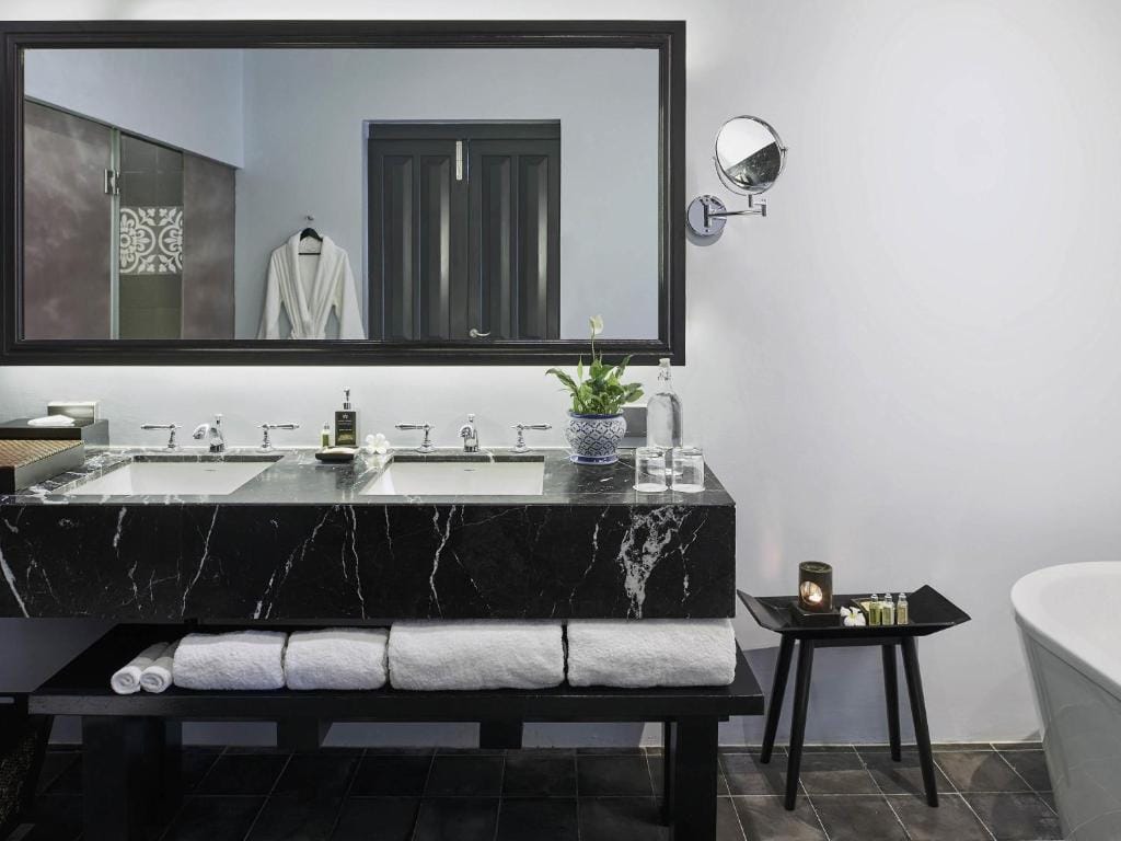 sofitel luang prabang łazienka wewnątrz apartamentu