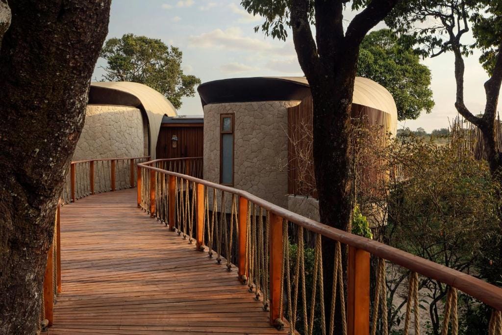 the ritz carlton masai mara safari camp przejście do strefy spa
