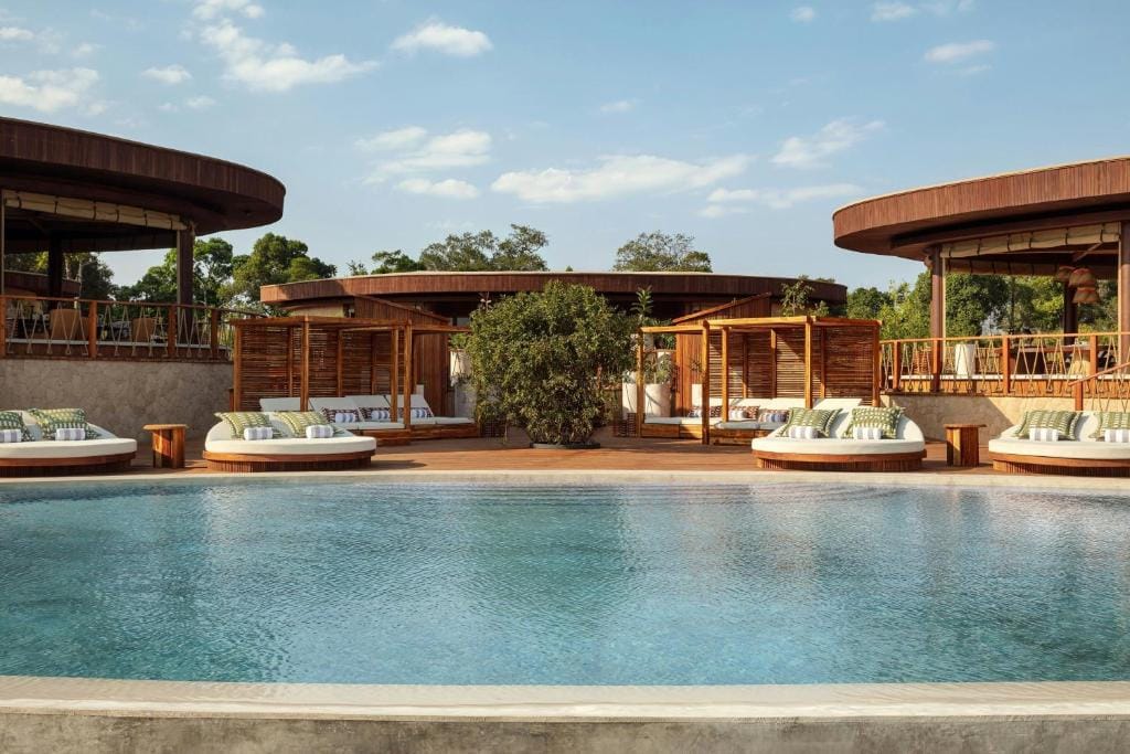 the ritz carlton masai mara safari camp basen zewnętrzny