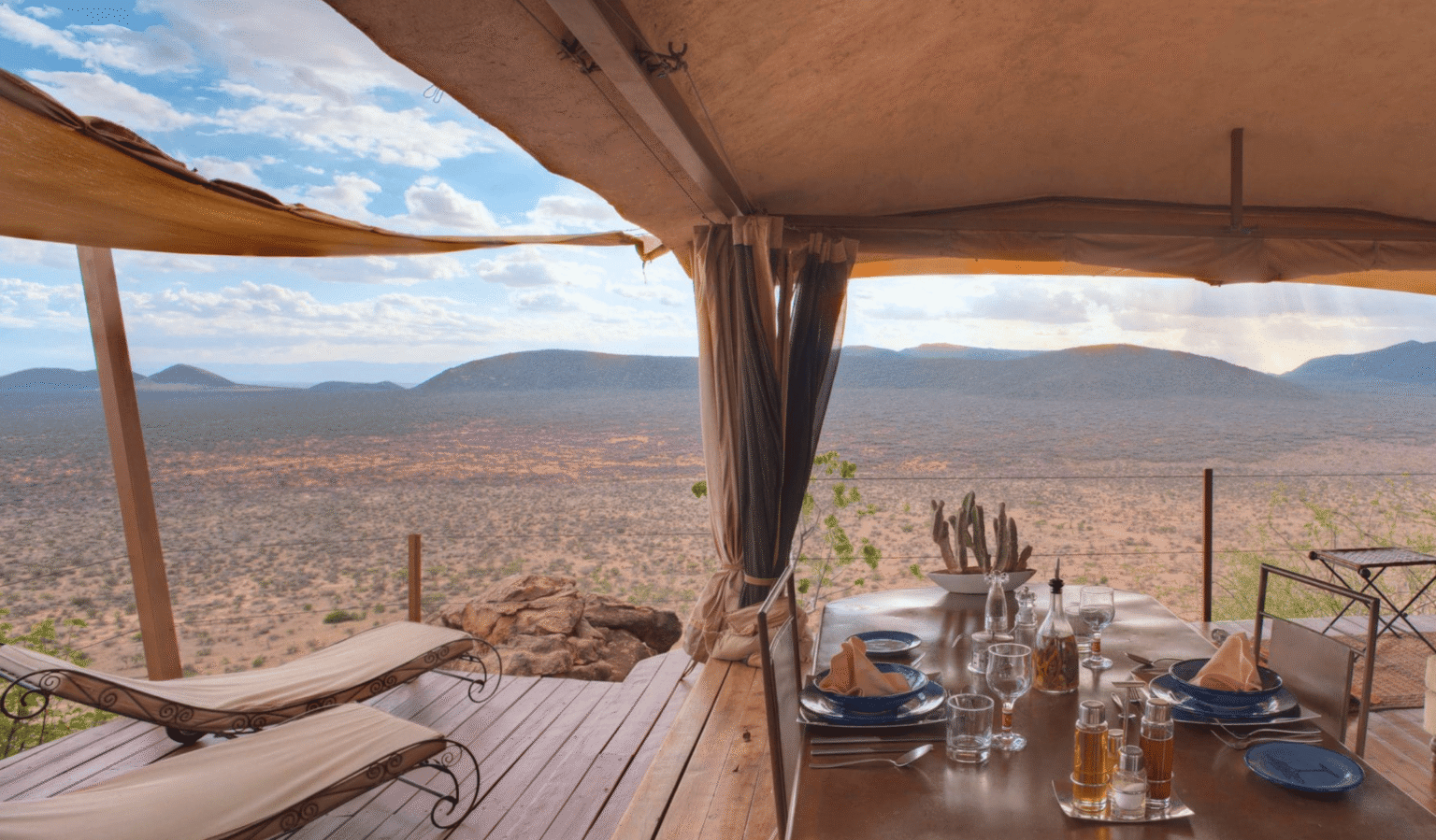 Base Camp Saruni Samburu jadalnia widok