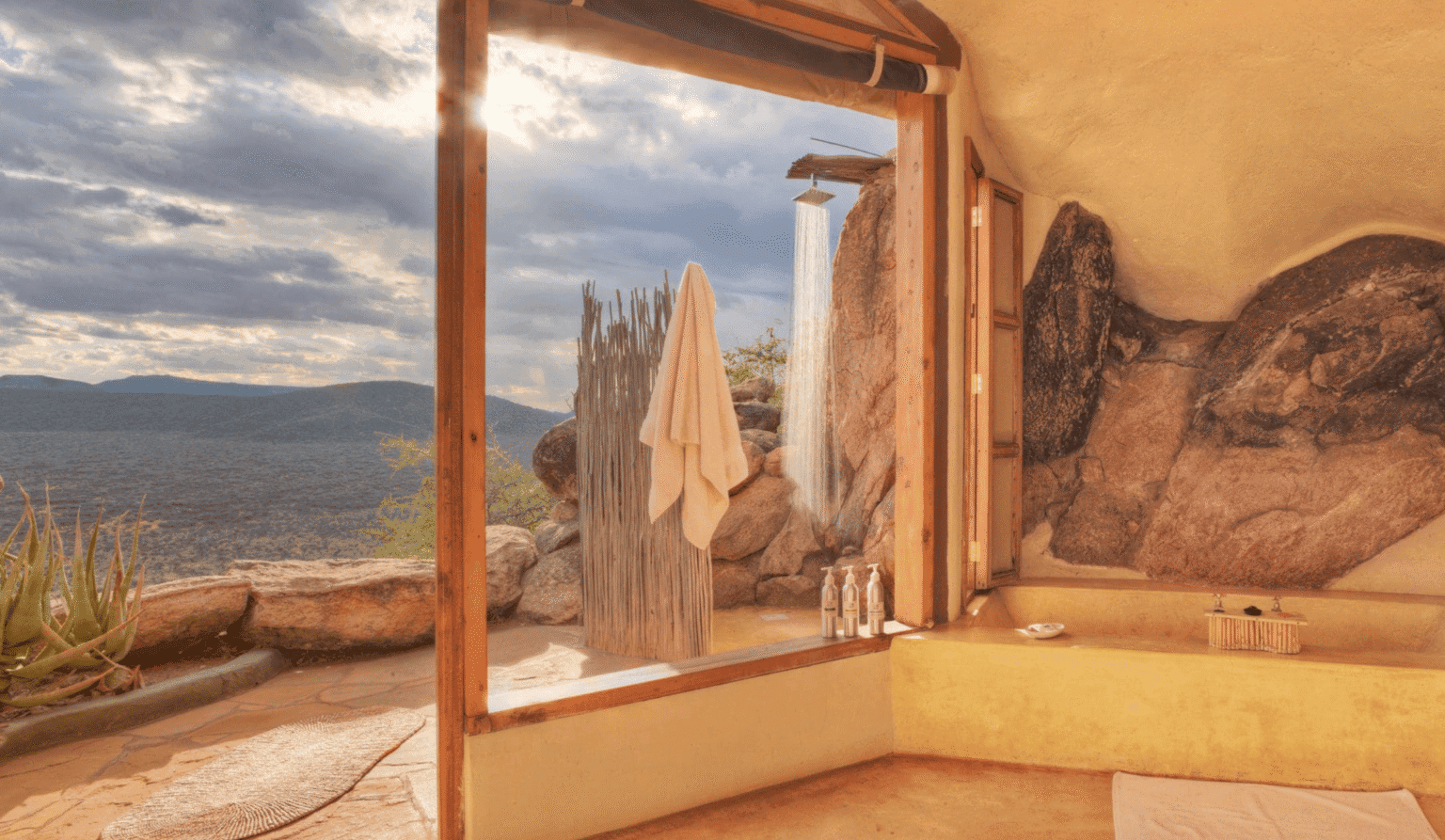 Base Camp Saruni Samburu łazienka