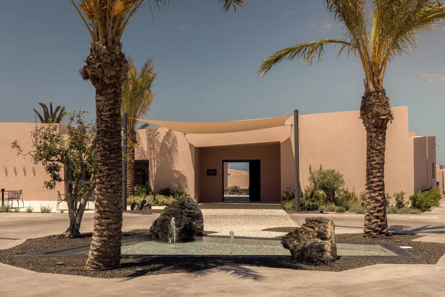 Domes Novos Santorini, офіс Carter Collection (22)