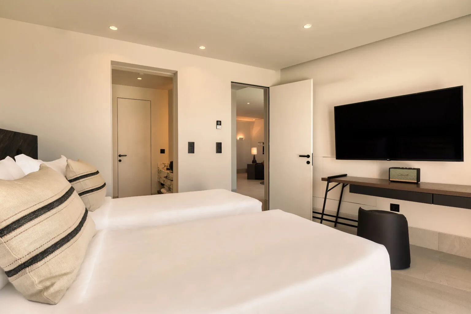 Domes Novos Santorini, офіс Carter Collection (33)