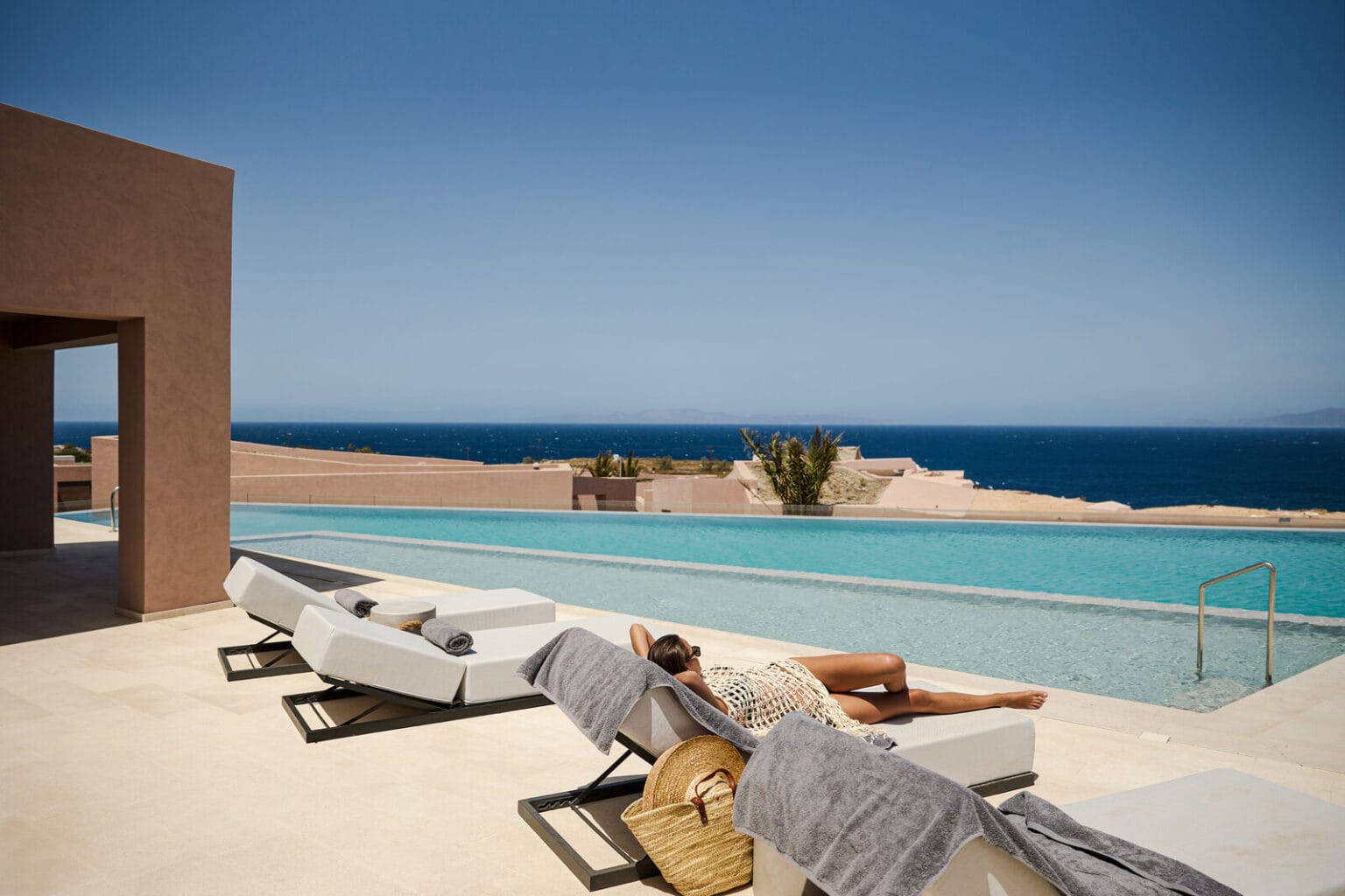 domes novos santorini, autograph collection biuro carter (7)