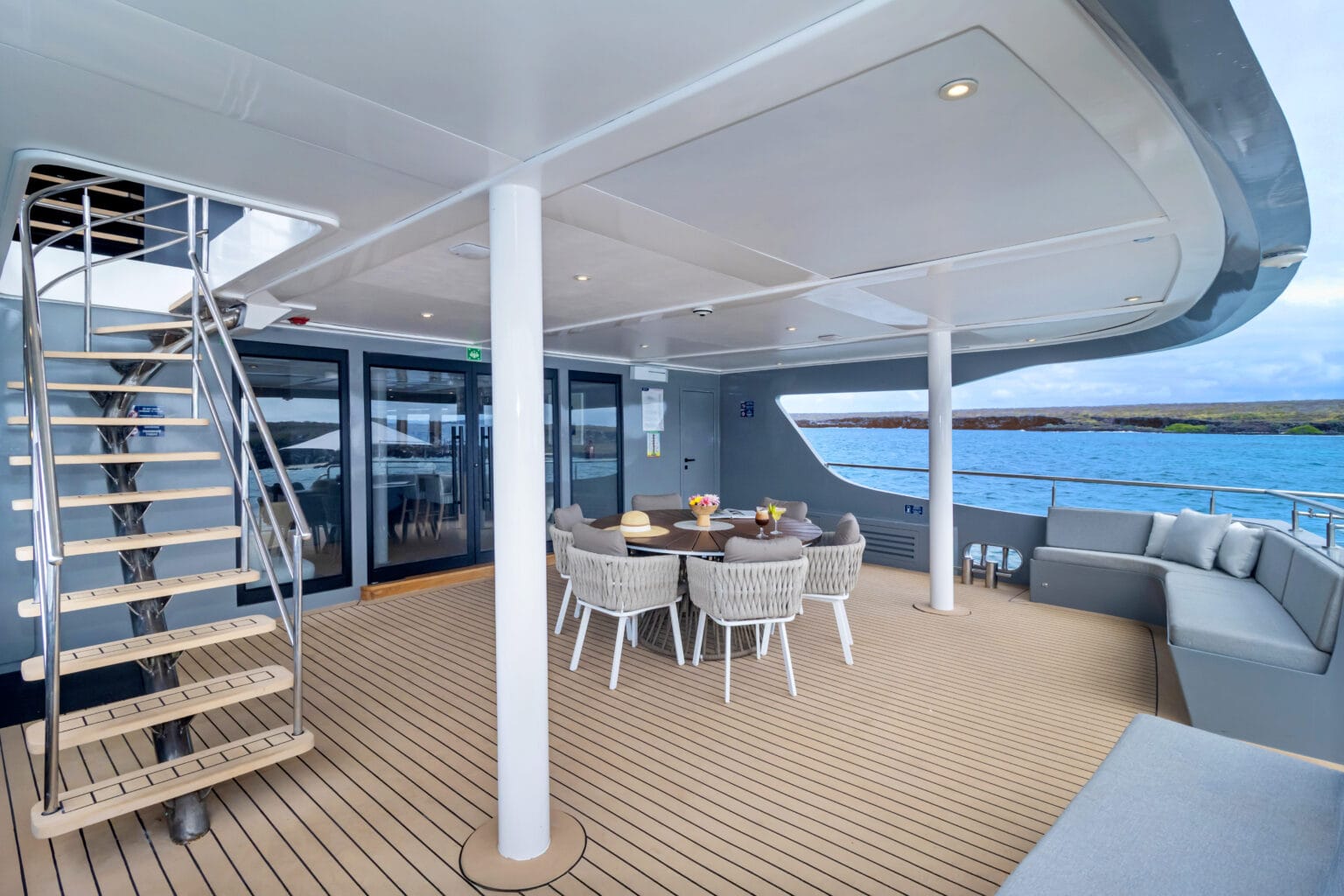 tribute aft reception veranda