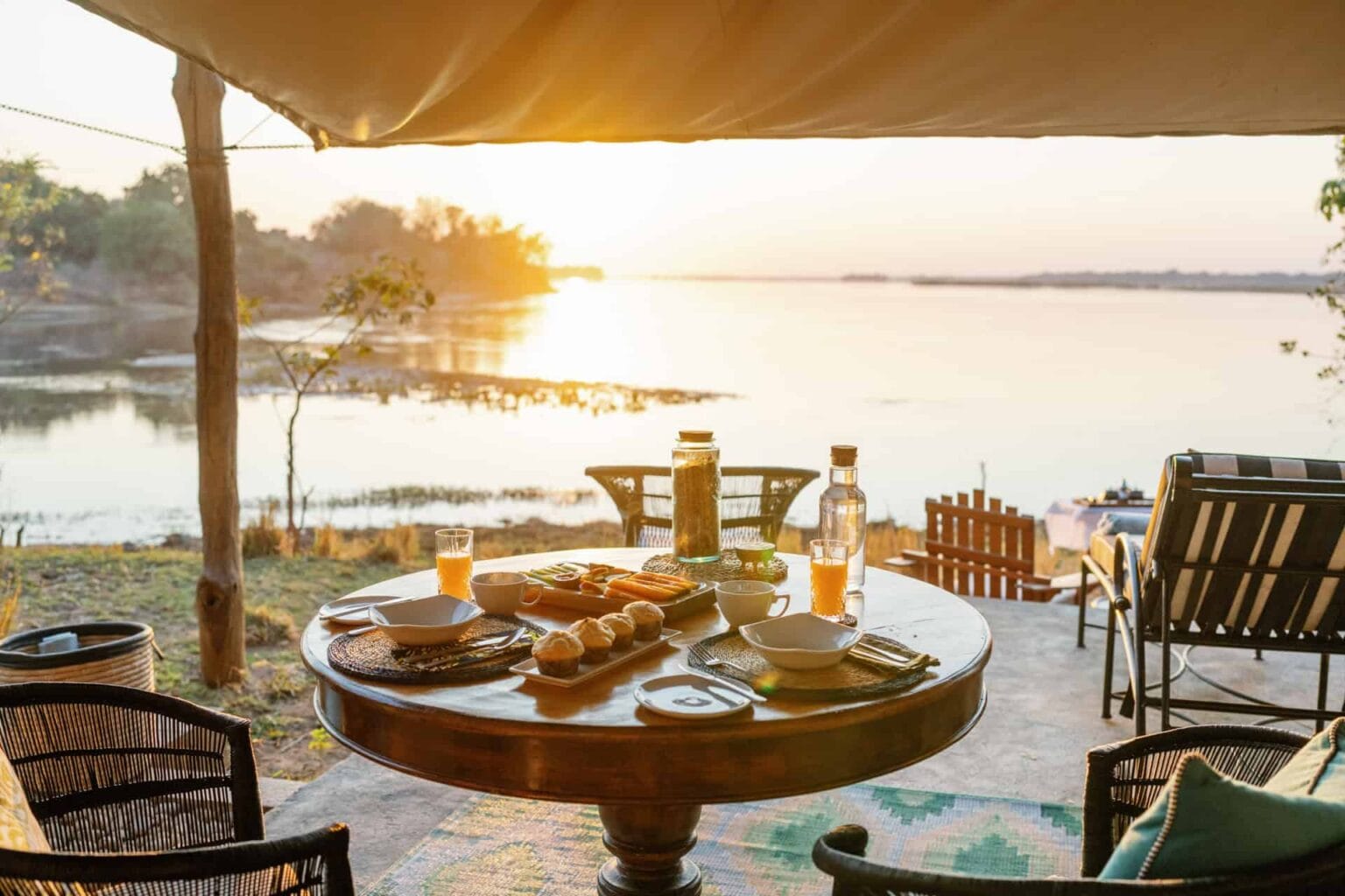 honeymoon suite breakfast chongwe timetide © oliver fly photography 11