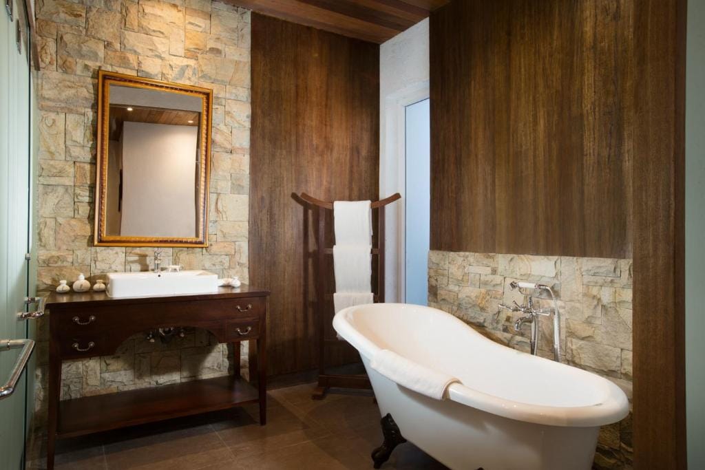 hotel plataran bromo lazienka z wanna