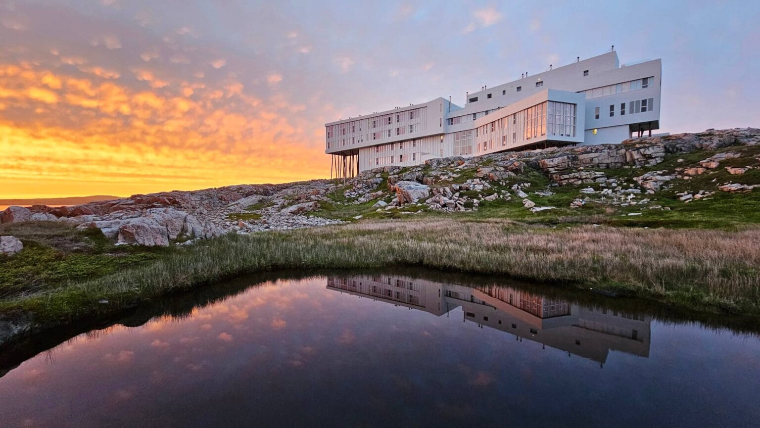 p.fii inn exterior at sunset 2 scaled 1