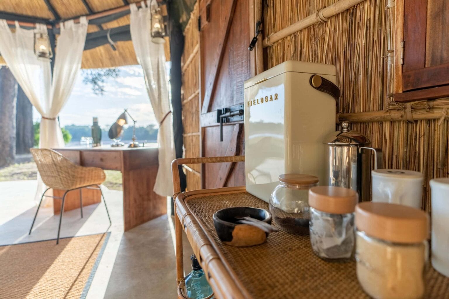 time tide mchenja zambia - barek w pokoju