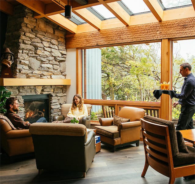 przeszklony salon ogrodowy w stylu kanadyjskim