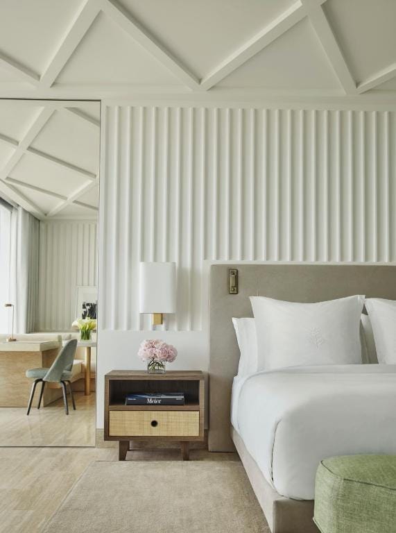 four seasons hotel at the surf club 9