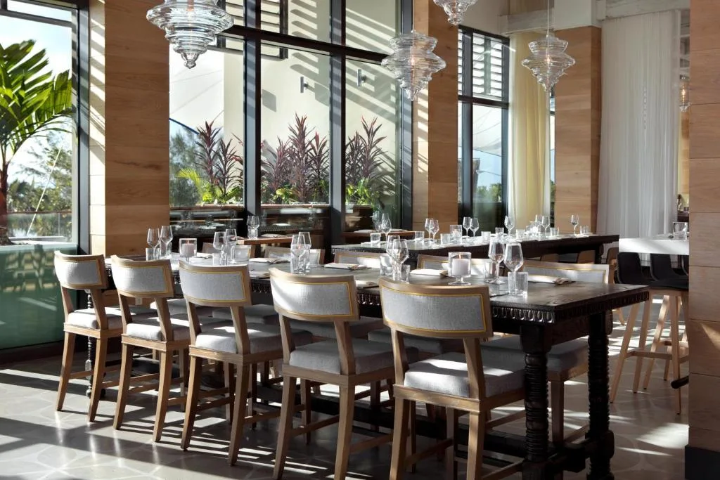 Ресторан курорту Kimpton Seafire