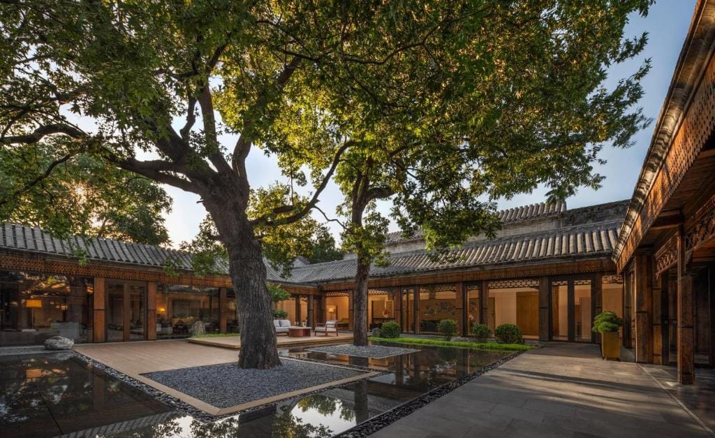 mandarin oriental qianmen beijing patio wewnątrz ogród budynku
