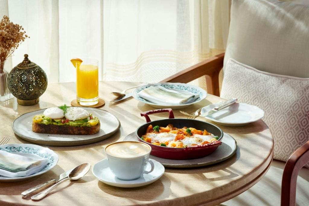 nujuma a ritz carlton reserve serwowane śniadanie