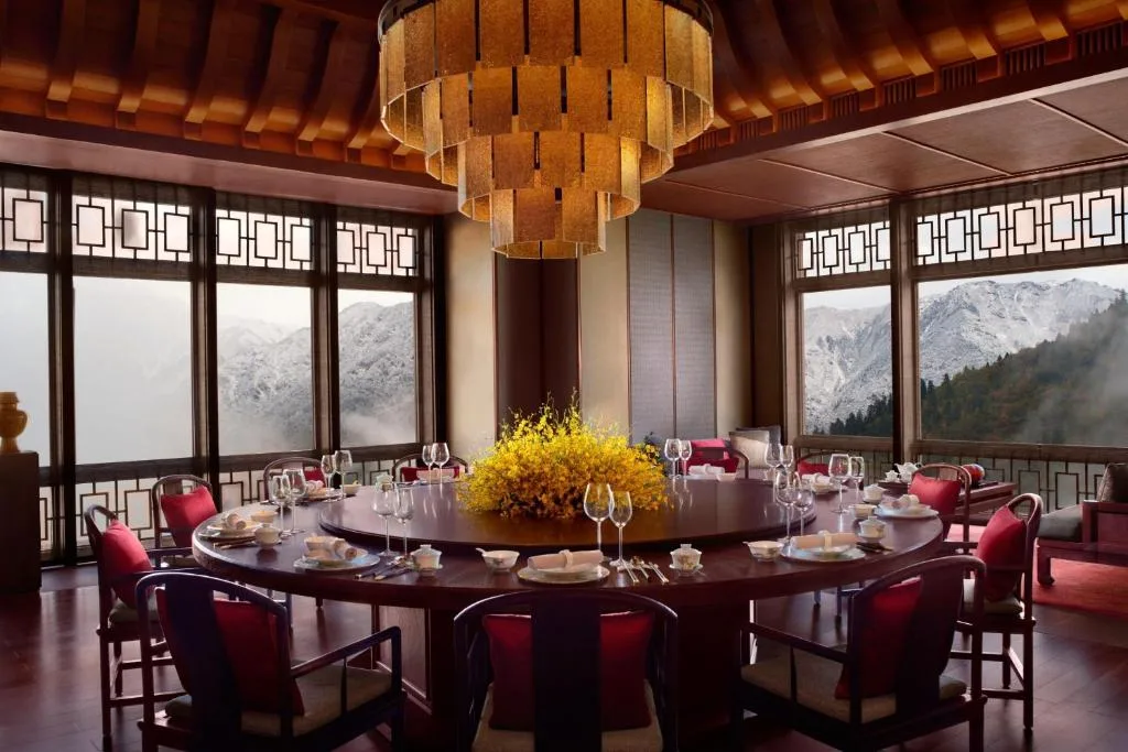 rissai valley a ritz carlton reserve restauracja wewnątrz