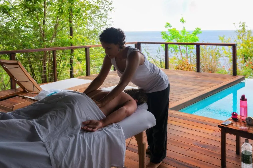 масаж на свіжому повітрі в секретній бухті