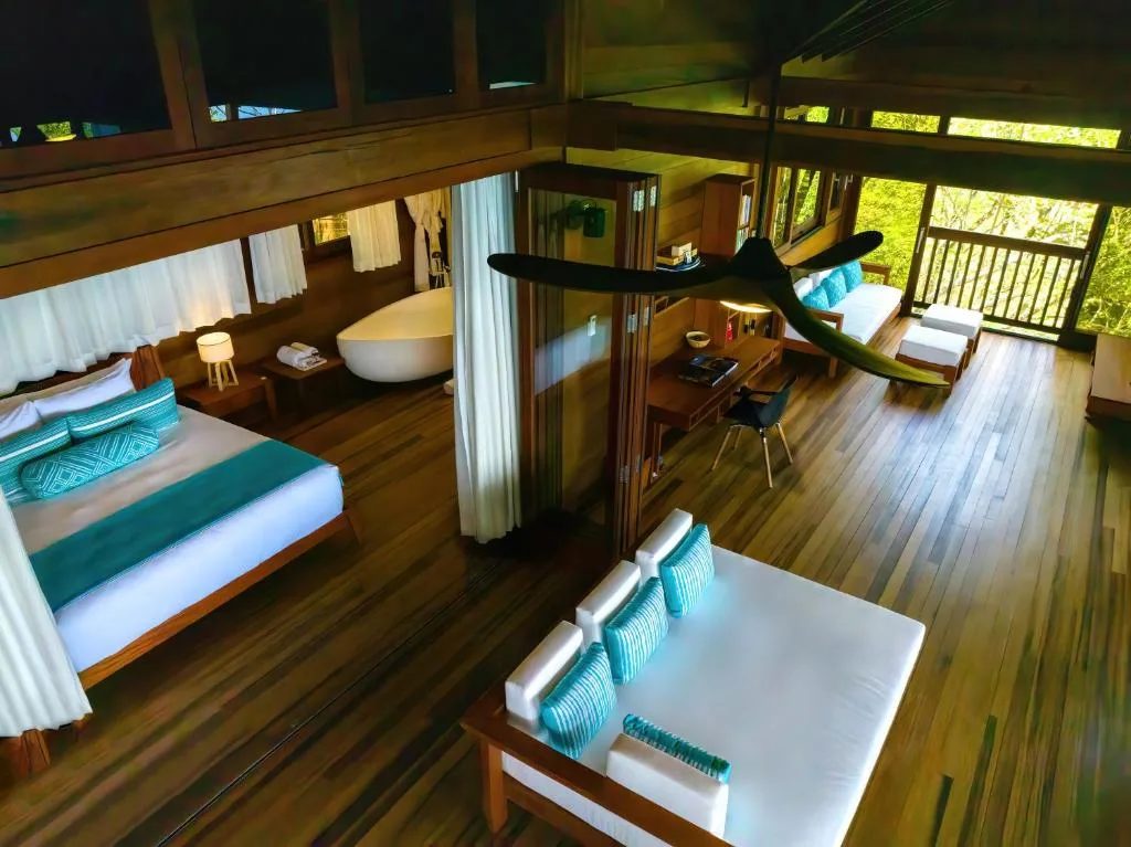 таємний вид на затоку вітальні та кухні зверху