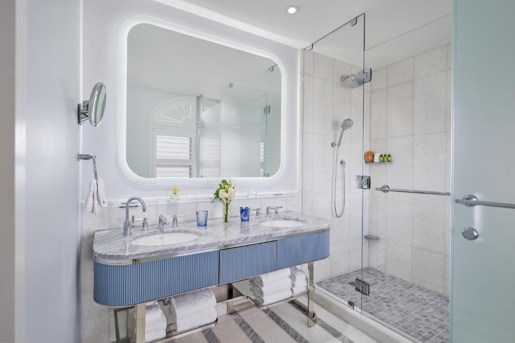 the breakers palm beach łazienka dwa zlewy