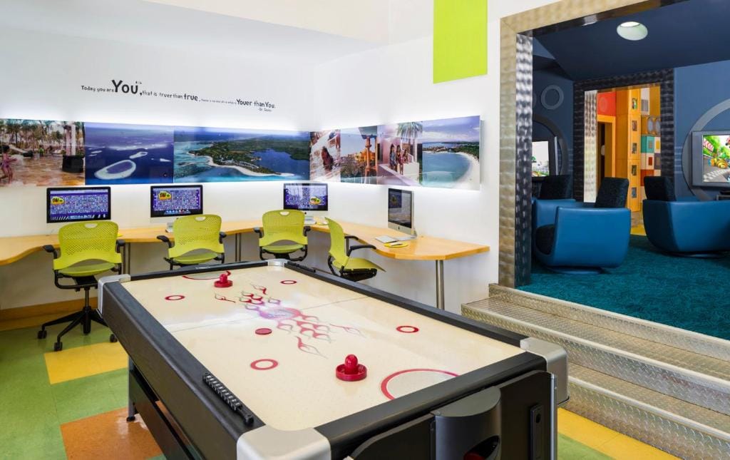 the ocean club a four seasons resort stół do piłkarzyków i strefa gracza