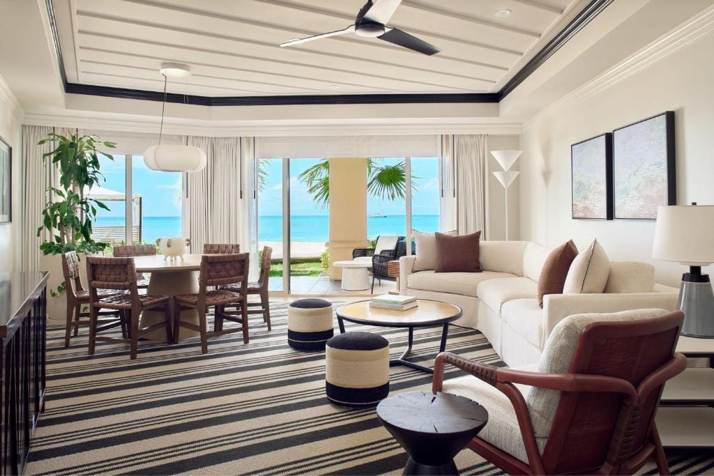 the ritz carlton grand cayman rozległy salon