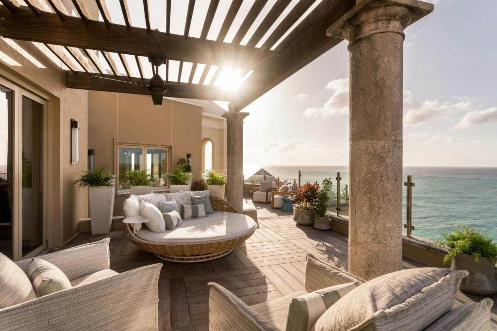the ritz carlton grand cayman taras przy apartamencie