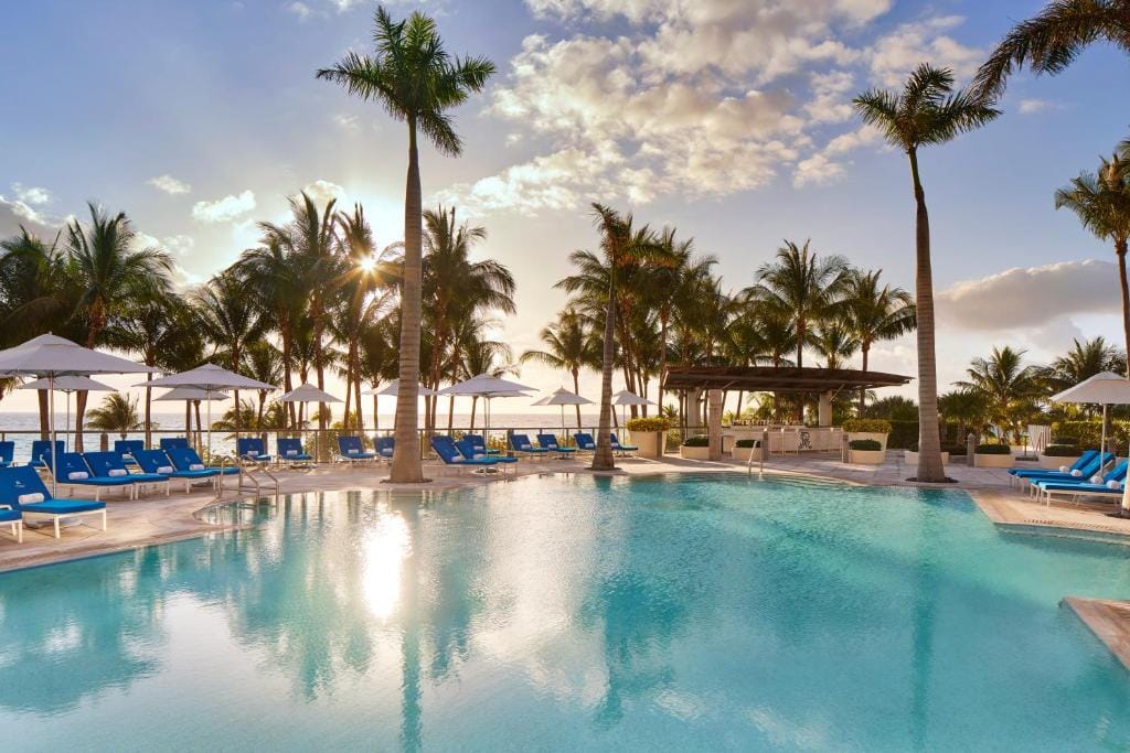 the st regis bal harbour resort basen zewnętrzny