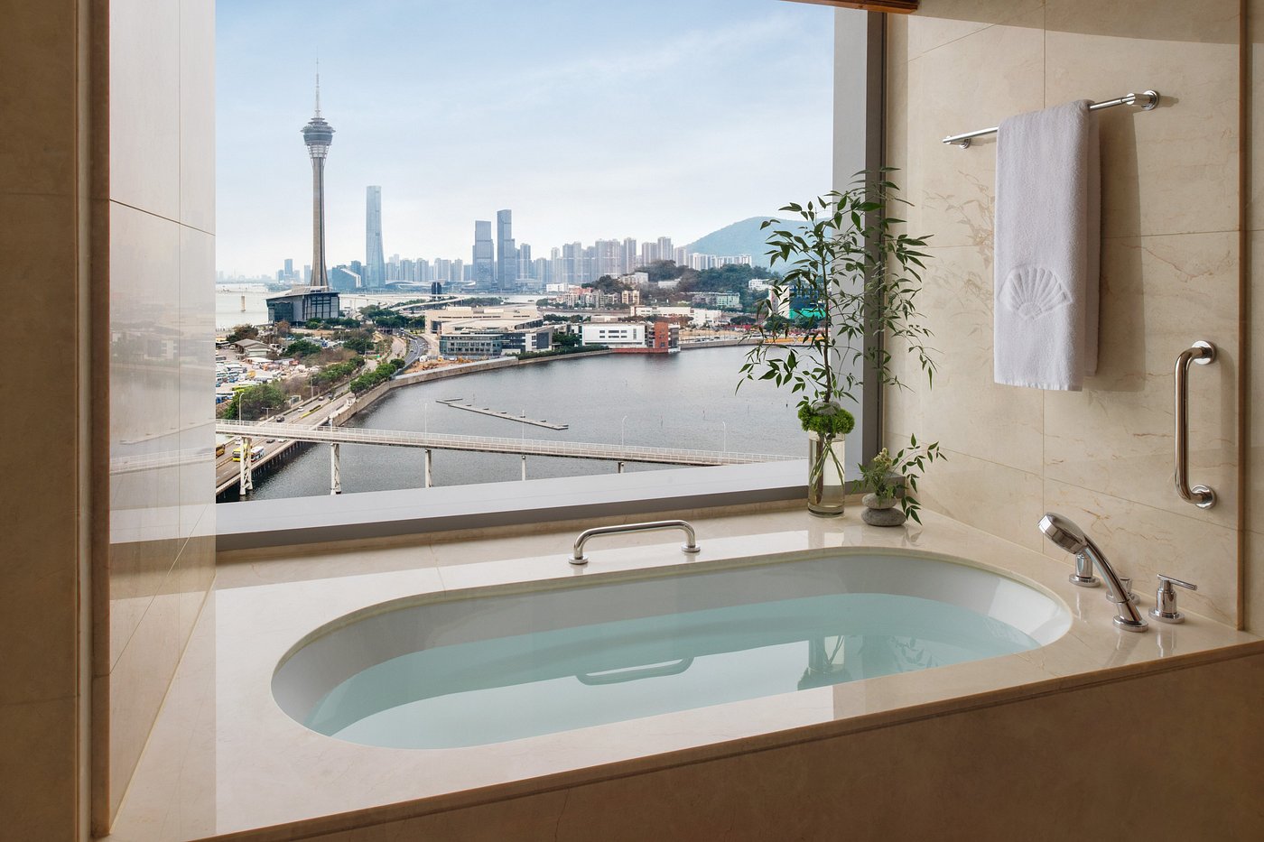 deluxe lake view bathroom