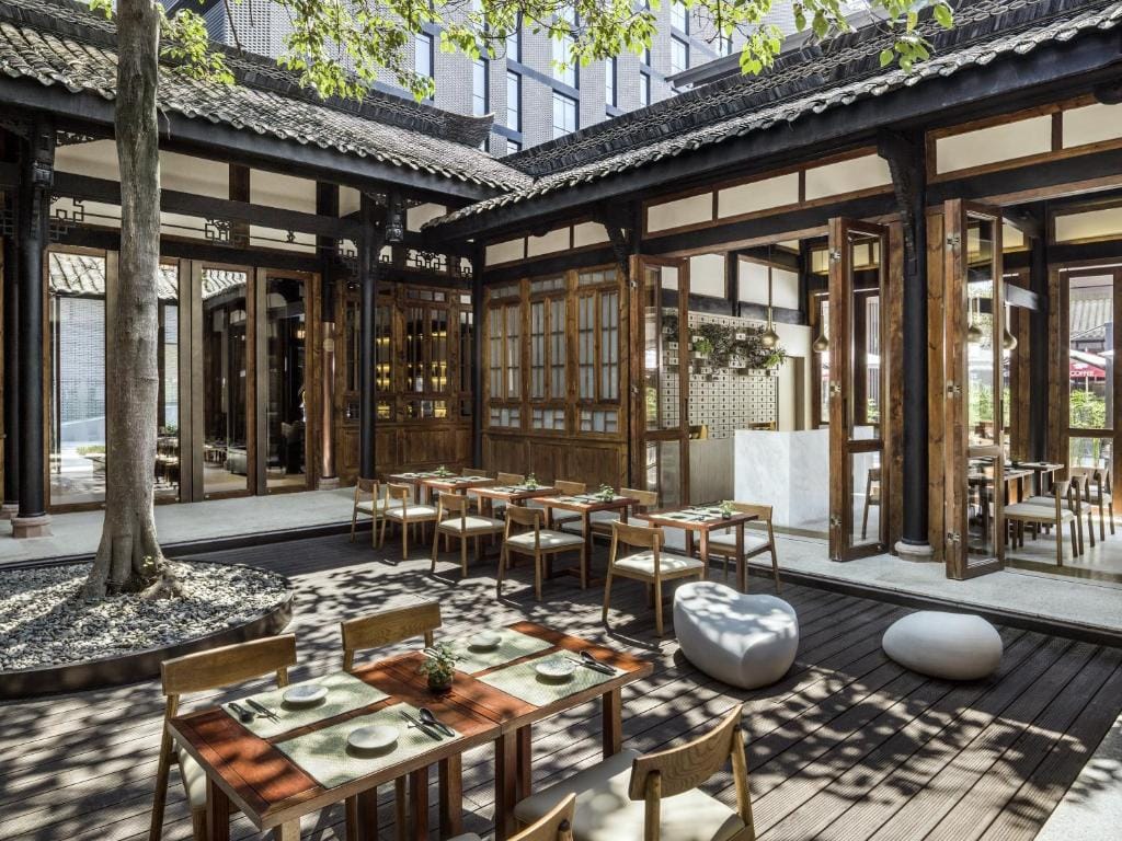 upper house chengdu restauracja hotelowa z przeszklonym dachem