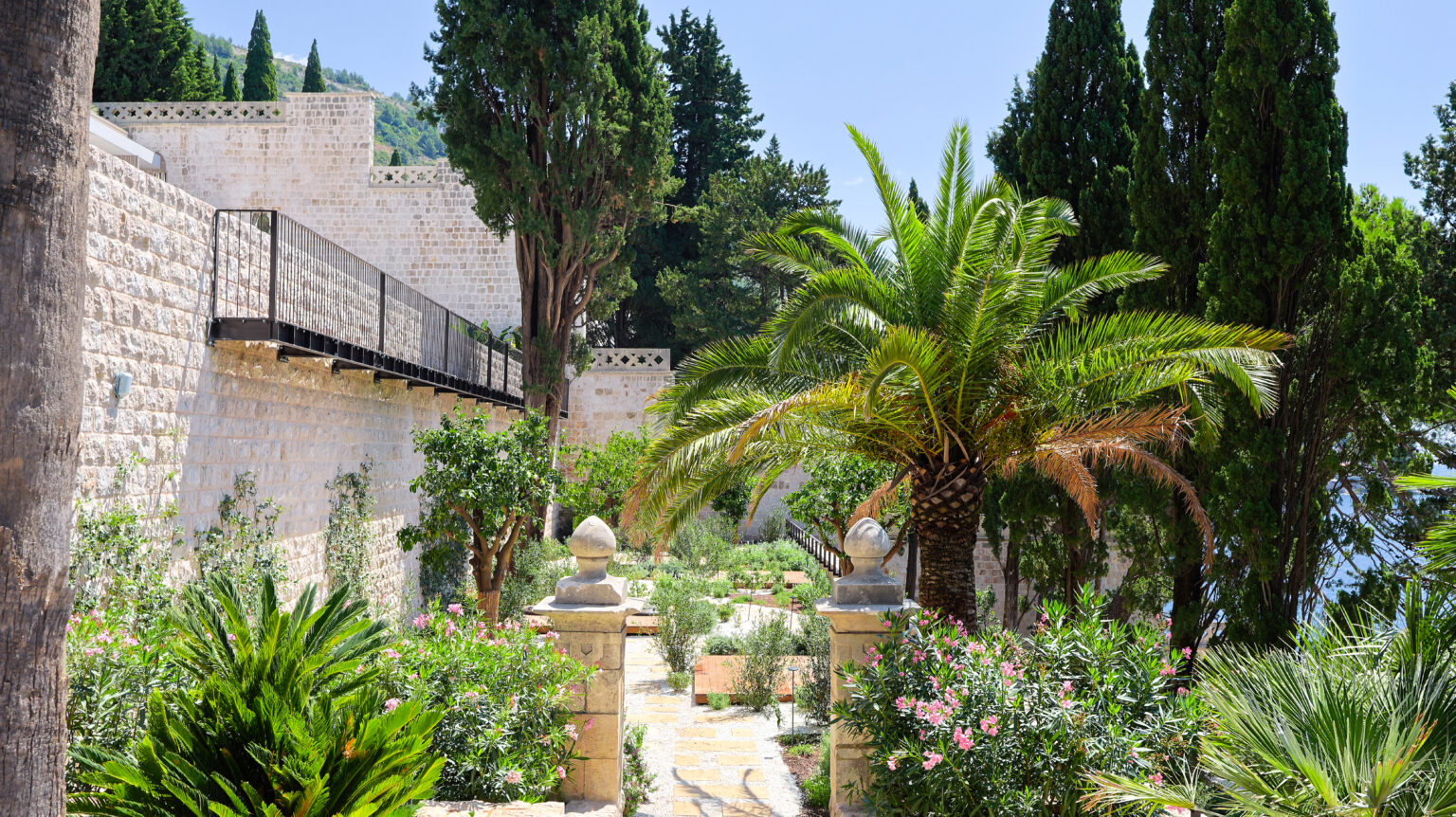 alh villaargentina garden view