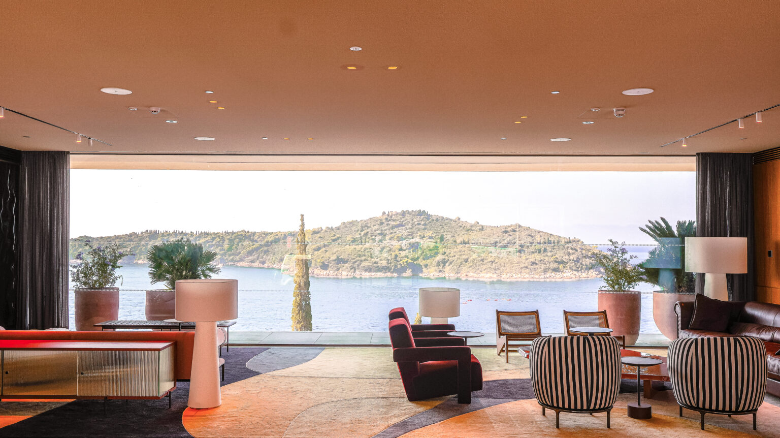 alh villaargentina reception area view